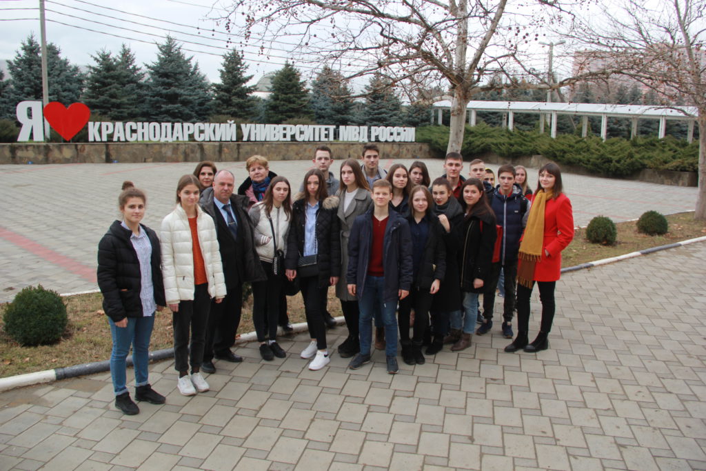 Учащиеся полицейского класса Адыгеи посетили Краснодарский университет МВД России