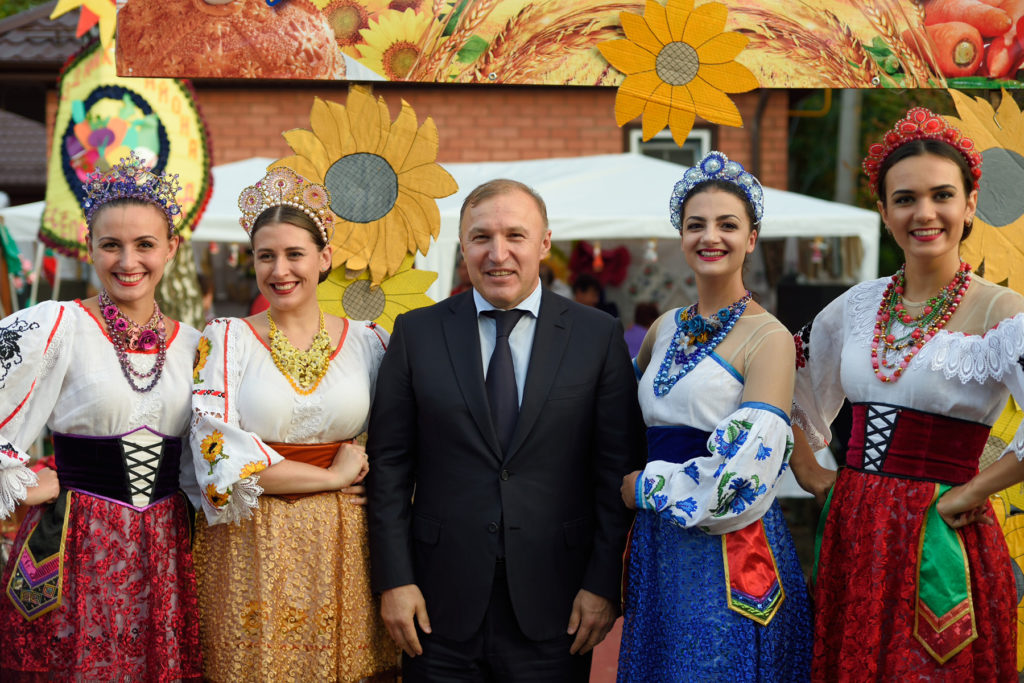 Глава Адыгеи поздравил жителей Красногвардейского района с 95-летием муниципального образования