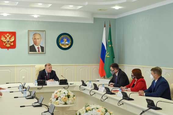 Глава Адыгеи провел встречу с генеральным секретарем Федерации бокса России