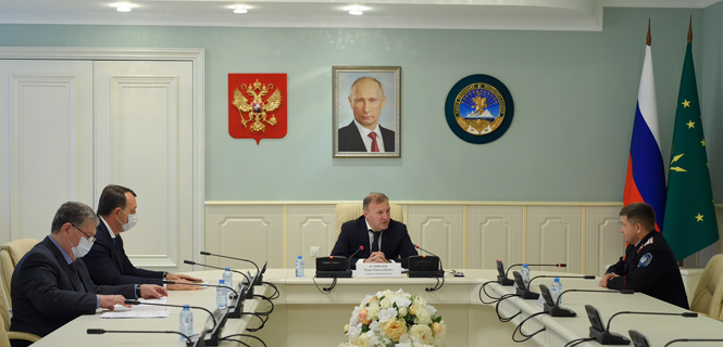 Глава Адыгеи и вице-губернатор Краснодарского края обсудили вопросы сотрудничества и поддержки казачества