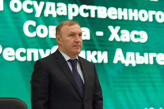 Мурат Кумпилов: «Необходимо усилить депутатский контроль за исполнением на местах антикризисных решений»