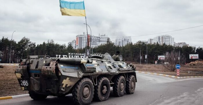 Жители США шокированы: санкции в отношении России стали причиной повышения цены на топливо