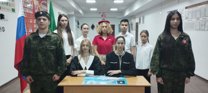 Парта героя