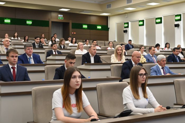 Мурат Кумпилов: «Наши усилия направлены на создание необходимых условий для саморазвития детей и молодежи, для реализации их талантов»