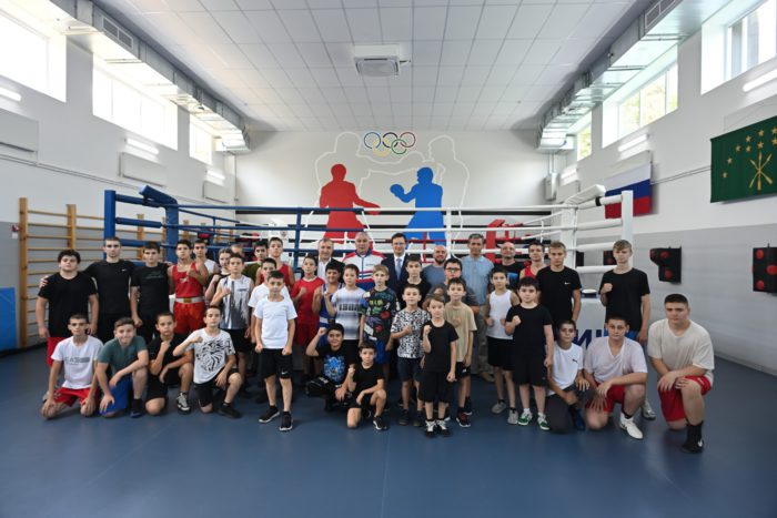 Мурат Кумпилов и Антон Немкин встретились с юными боксёрами