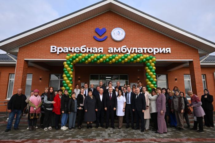 Мурат Кумпилов поздравил жителей села Садовое с открытием новой врачебной амбулатории