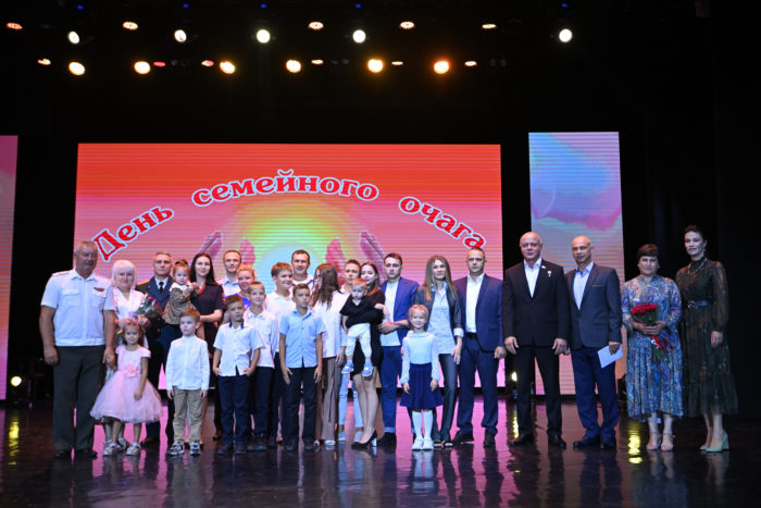 В преддверии Дня семейного очага в Адыгее чествовали семьи Защитников Отечества