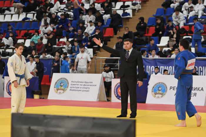Глава Адыгеи приветствовал участников Всероссийских соревнований по дзюдо среди юношей до 18 лет