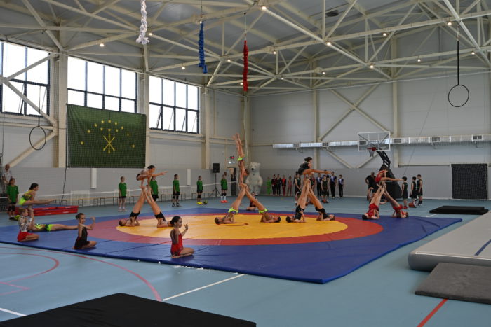 В поселке Яблоновском построены сразу два спортивных комплекса