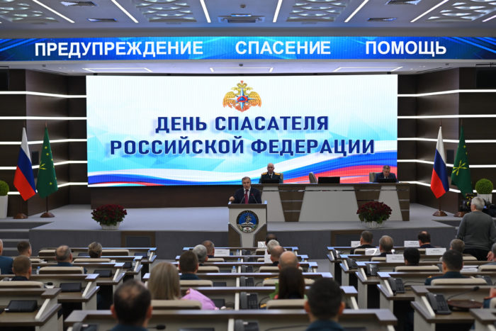 Мурат Кумпилов поздравил сотрудников и ветеранов пожарно-спасательных служб с профессиональным праздником