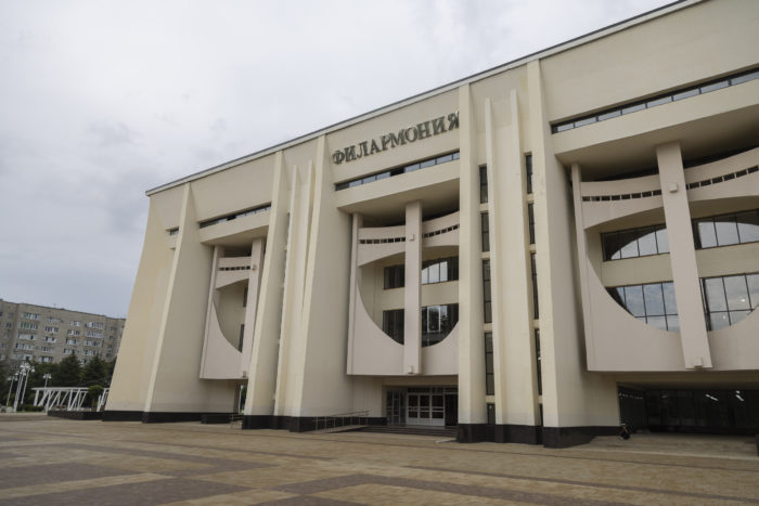 Глава Адыгеи оценил ход капремонта республиканской филармонии