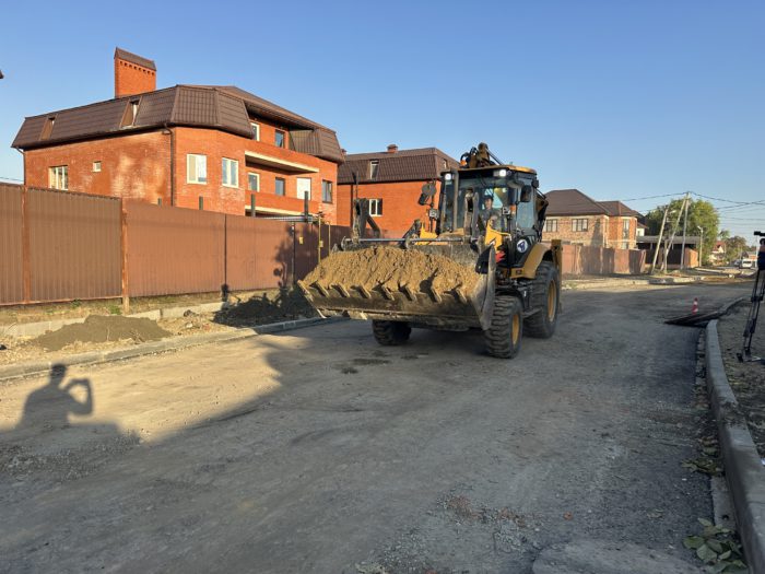 В поселке Яблоновском реконструируют улично-дорожную сеть