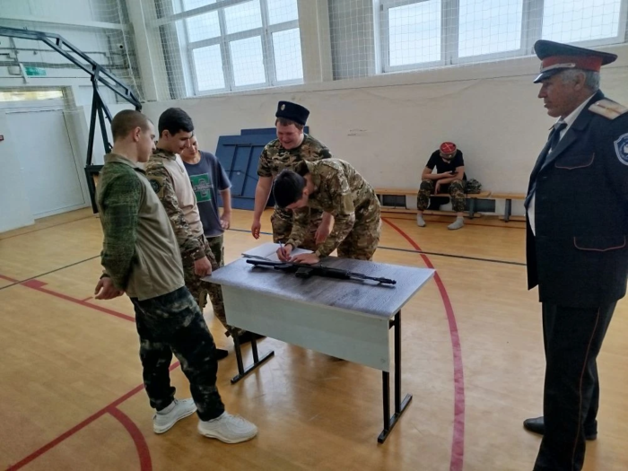 Ко Дню защитника Отечества и Году единства народов России были приурочены несколько спортивных мероприятий