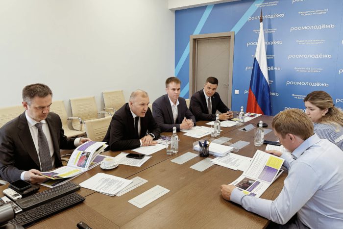 Глава Адыгеи Мурат Кумпилов встретился с руководителем Росмолодёжи Григорием Гуровым