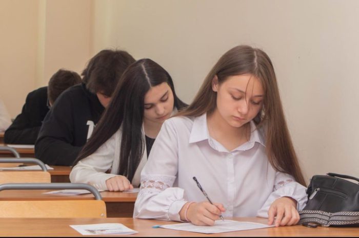 Одиннадцатиклассница Уляпской школы Алина Мерчанова стала победителем I степени региональной олимпиады «Юный правовед»