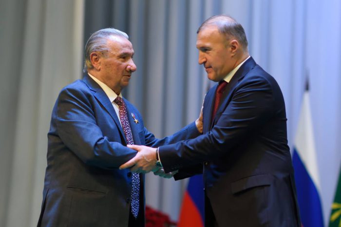Народному писателю Адыгеи, Герою труда РФ, лауреату ряда премий Исхаку Машбашу исполнилось 95 лет