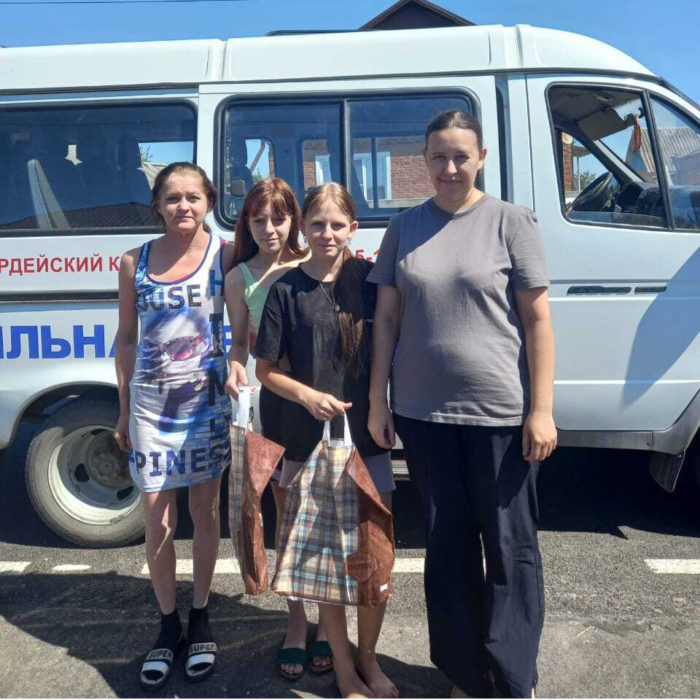 Специалисты Красногвардейского комплексного центра социального обслуживания населения приняли участие в акции «Помоги собраться в школу!»