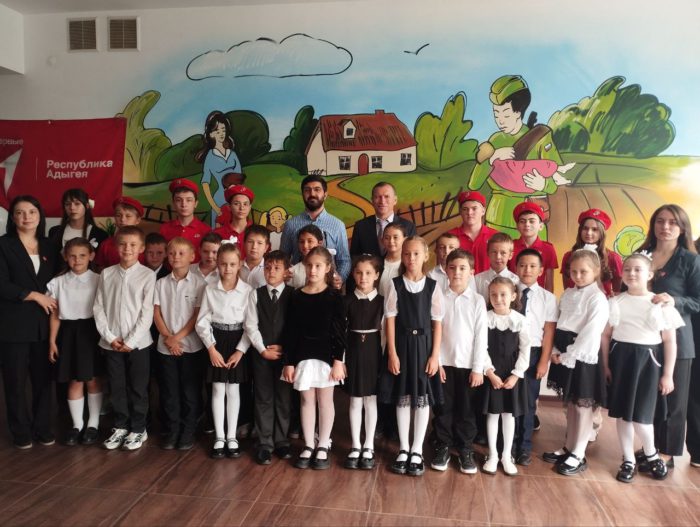 В Хатукайской школе состоялось торжественное открытие арт-объекта, о котором мы ранее вам рассказывали