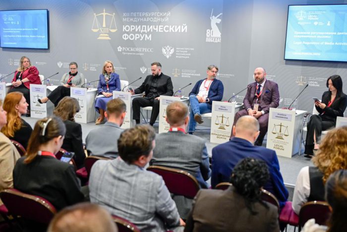 В России количество копий фейков снизилось на 42%, но растет их сложность и опасность