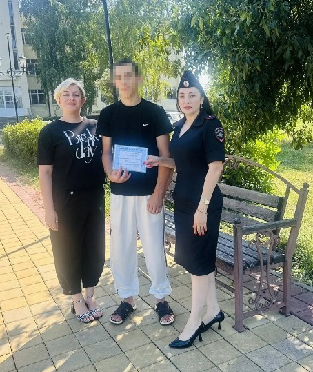 В Адыгее полицейские присоединились к Всероссийской акции «Помоги пойти учиться»
