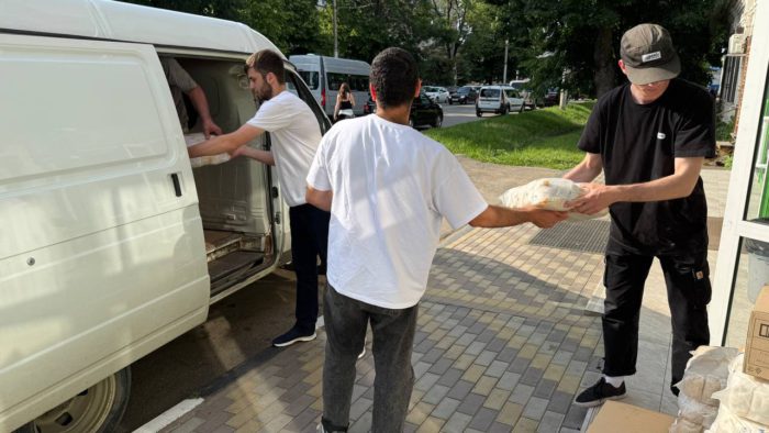 Пострадавшим от паводка жителям Адыгеи доставили гуманитарную помощь от «Единой России»